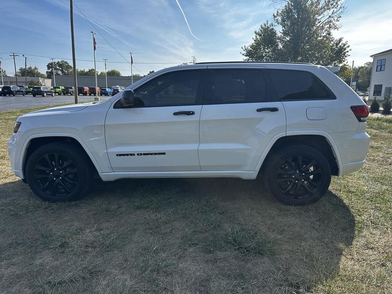 2018 Jeep Grand Cherokee Altitude photo 6