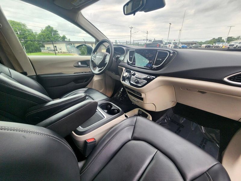 Used 2023 Chrysler Pacifica Touring L