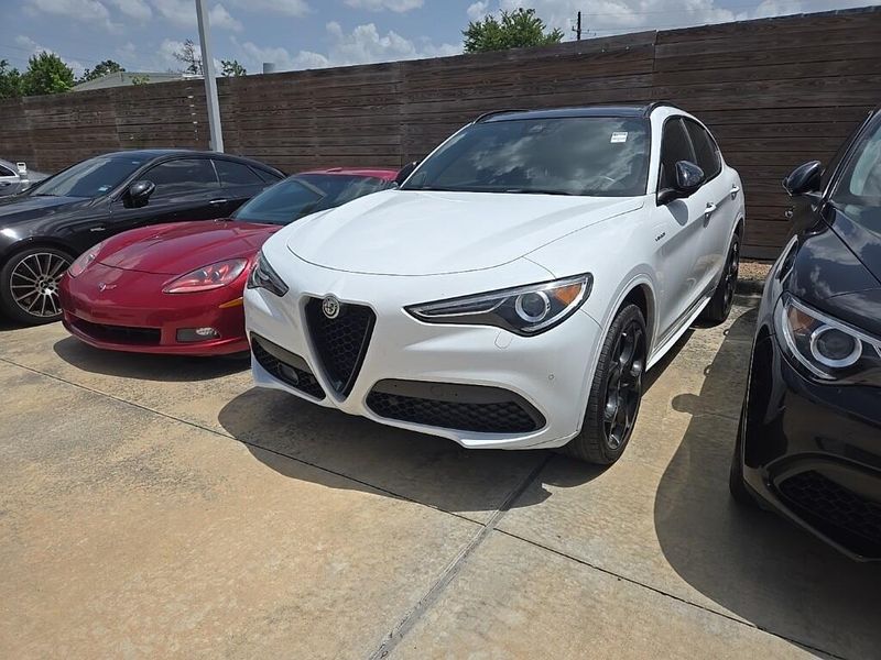 2022 Alfa Romeo Stelvio VeloceImage 1