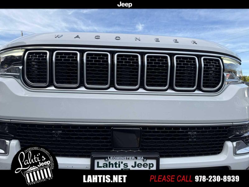 2022 Jeep Wagoneer Series III photo 26