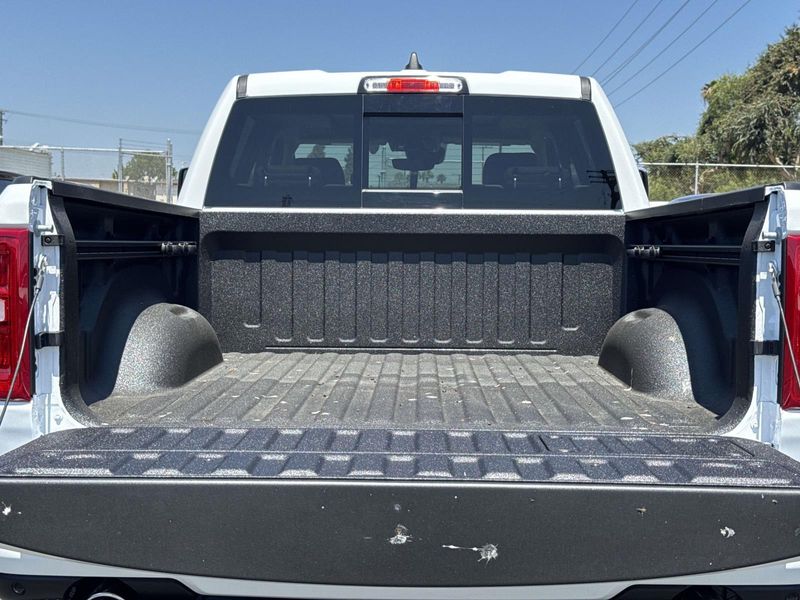 New 2026 RAM 1500 Laramie Crew Cab 4x4 6'4' Box
