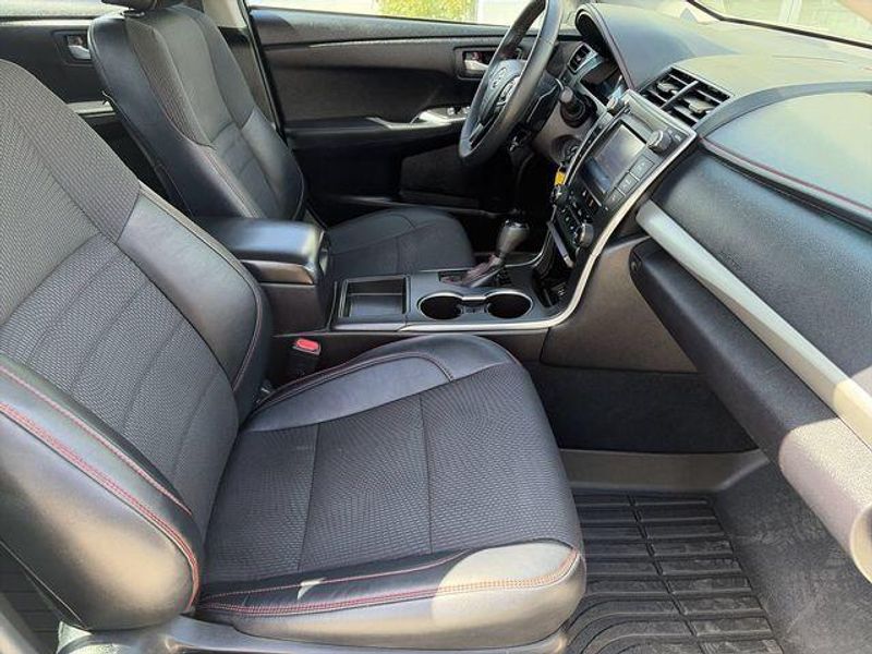 Used 2017 Toyota Camry XLEImage 12