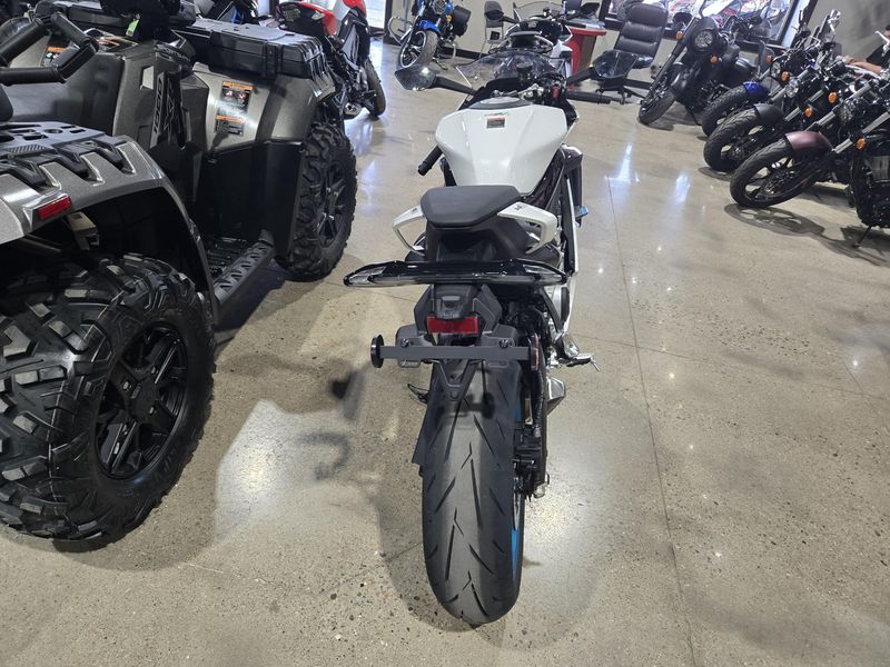 2025 CFMOTO 675SS NEBULA WHITE Image 6
