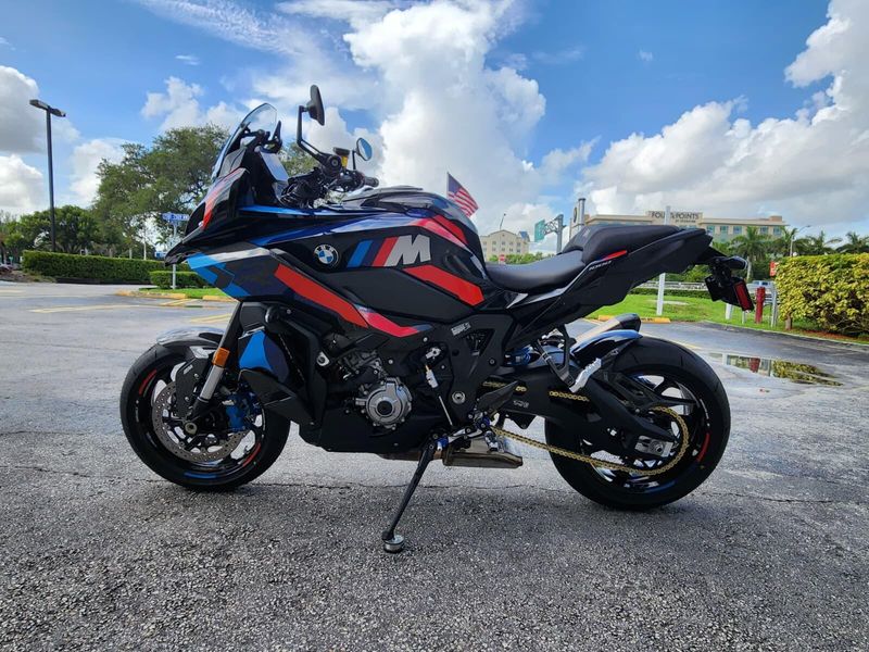 2025 BMW M 1000 XRImage 1