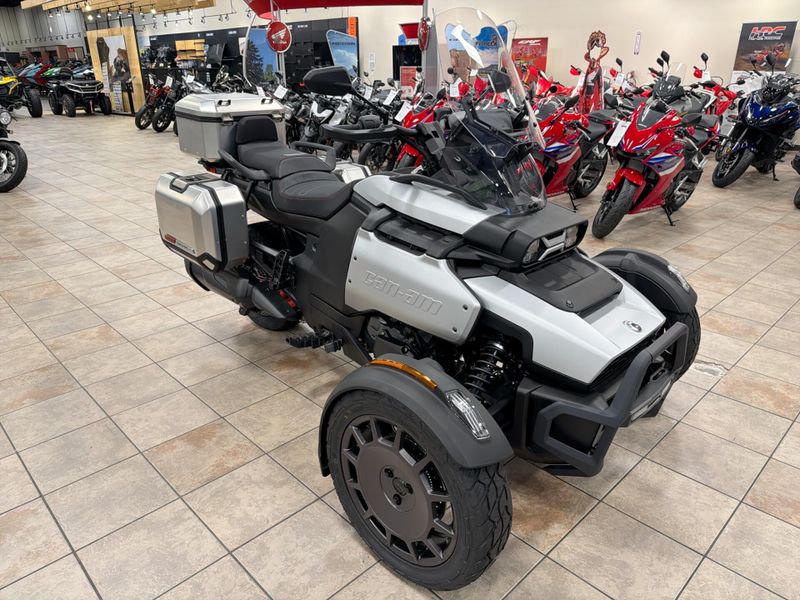New 2025 Can-Am CANYON XT Image 10