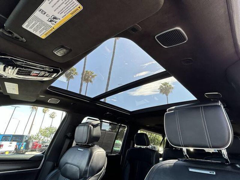 2024 Jeep Grand Wagoneer L Series II ObsidianImage 22