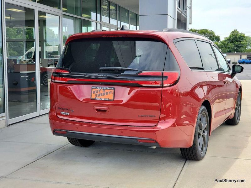 New 2025 Chrysler Pacifica LimitedImage 10