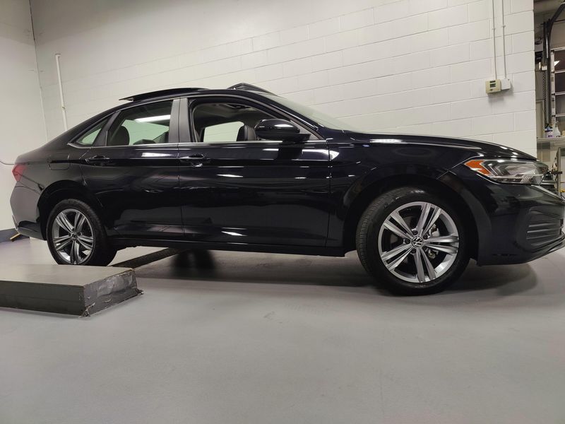 Used 2024 Volkswagen Jetta SE w/SunroofImage 3