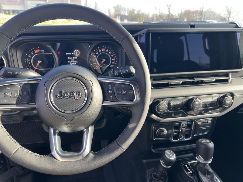 New 2026 Jeep Wrangler 4-door SaharaImage 13