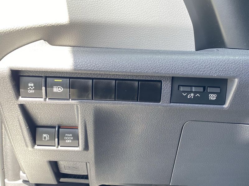 2024 Toyota Sienna LEImage 24