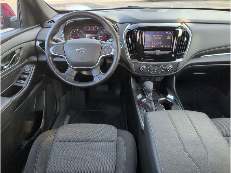 Used 2023 Chevrolet Traverse LT ClothImage 31
