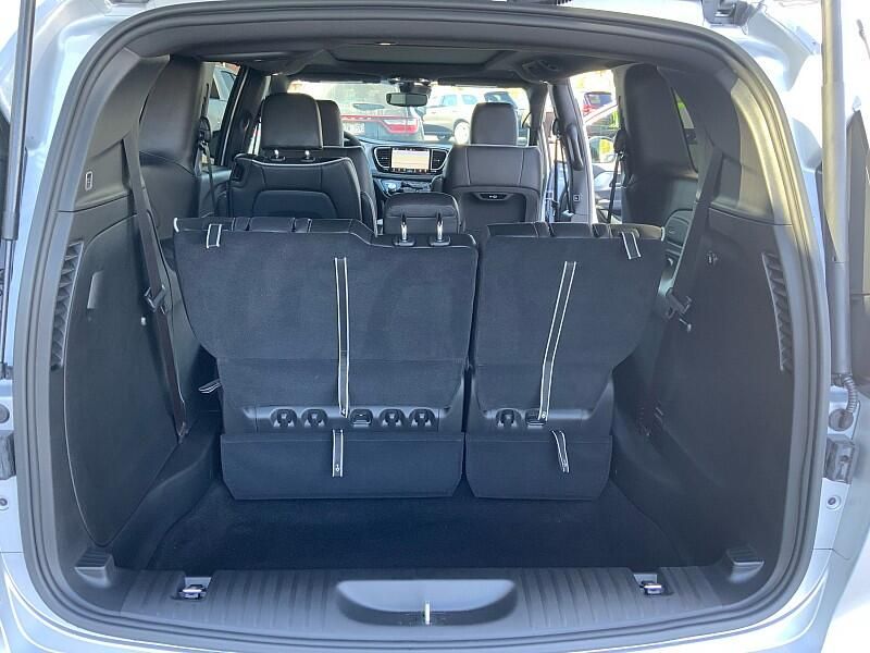 2026 Chrysler Pacifica Limited photo 22