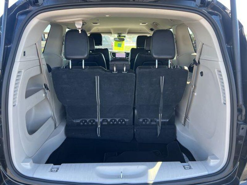 2023 Chrysler Pacifica Touring LImage 21