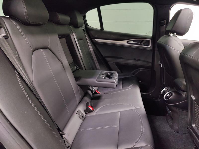 Used 2024 Alfa Romeo Stelvio Ti AWD w/Sunroof & NavImage 19