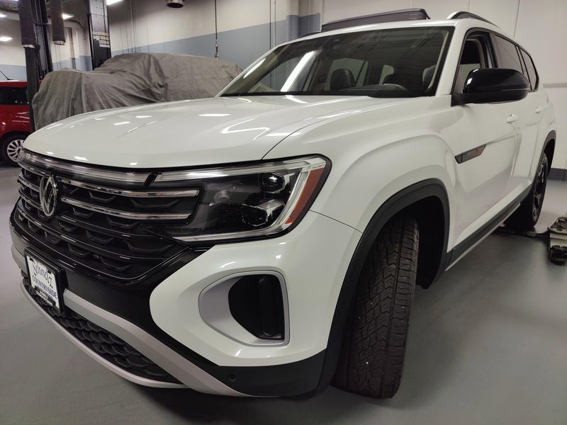 Used 2024 Volkswagen Atlas AWD Peak Edition SEL w/Sunroof/NavImage 11
