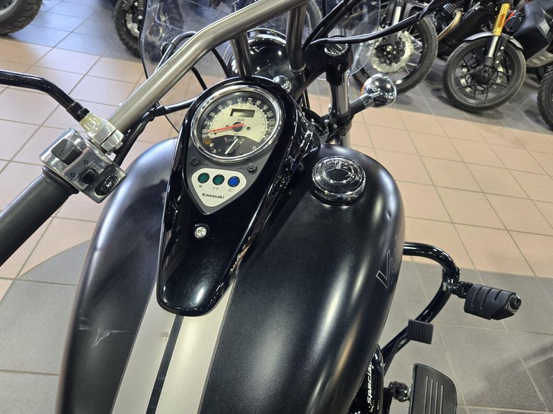 2010 Kawasaki VULCAN 900 CUSTOM BLACK Image 11