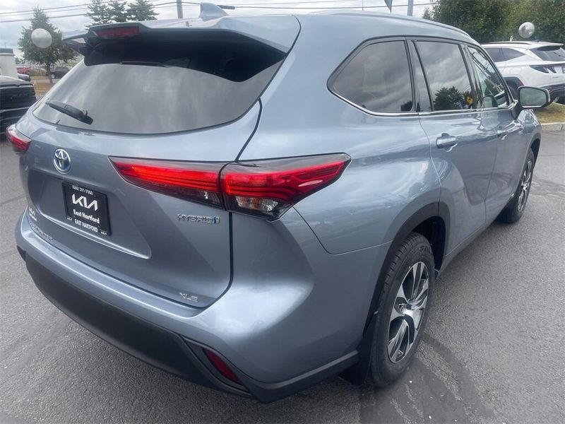 2021 Toyota Highlander XLEImage 3