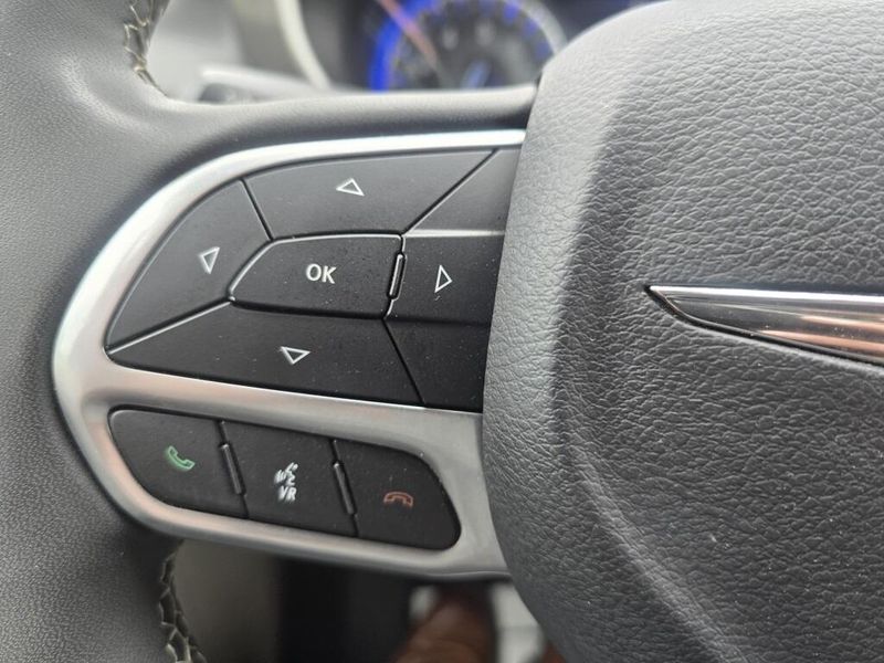 2023 Chrysler Pacifica Touring L photo 14