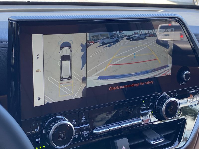 New 2025 Toyota Highlander Hybrid PlatinumImage 16