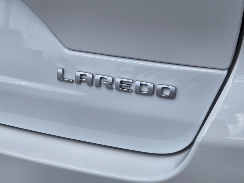 New 2026 Jeep Grand Cherokee Laredo 4x2