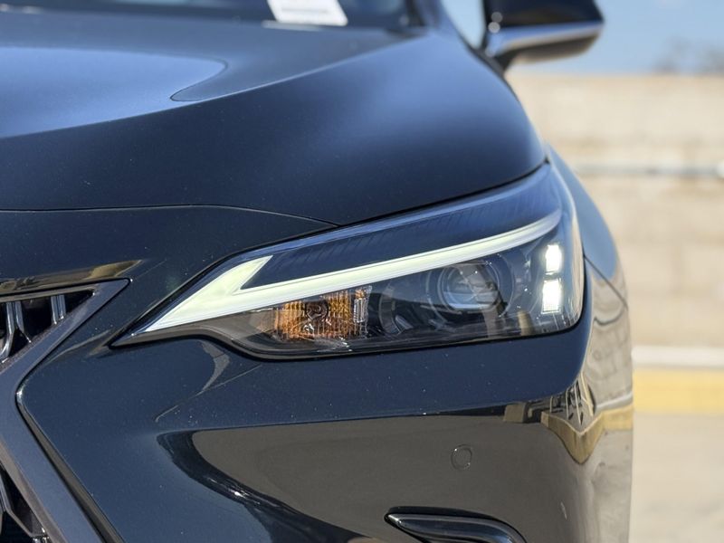 2025 Lexus NX 350h PremiumImage 8