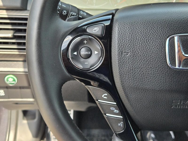 2017 Honda HR-V LX photo 13