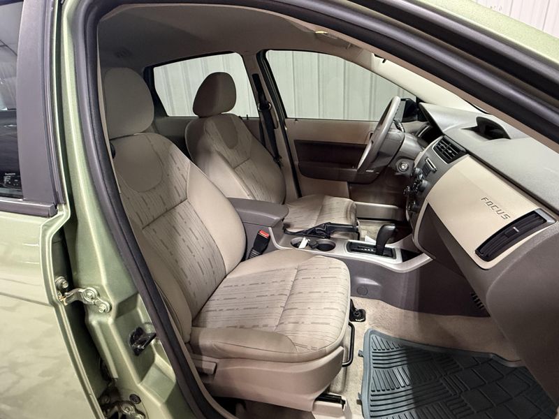 Used 2008 Ford Focus Image 11