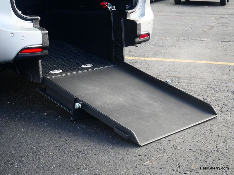 New 2026 Chrysler Pacifica Select