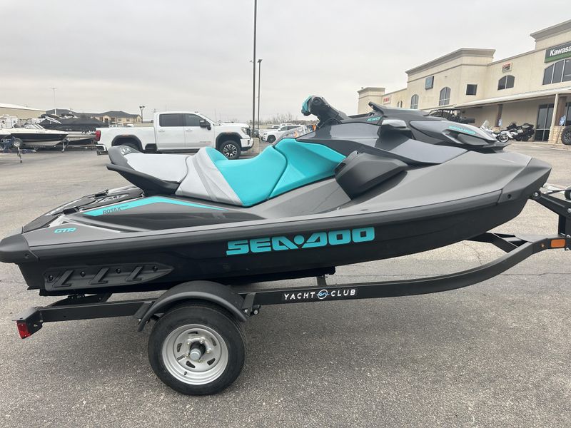 2025 SEADOO GTR 230 WITH SOUND SYSTEM ECLIPSE BLACK AND REEF BLUE Image 3