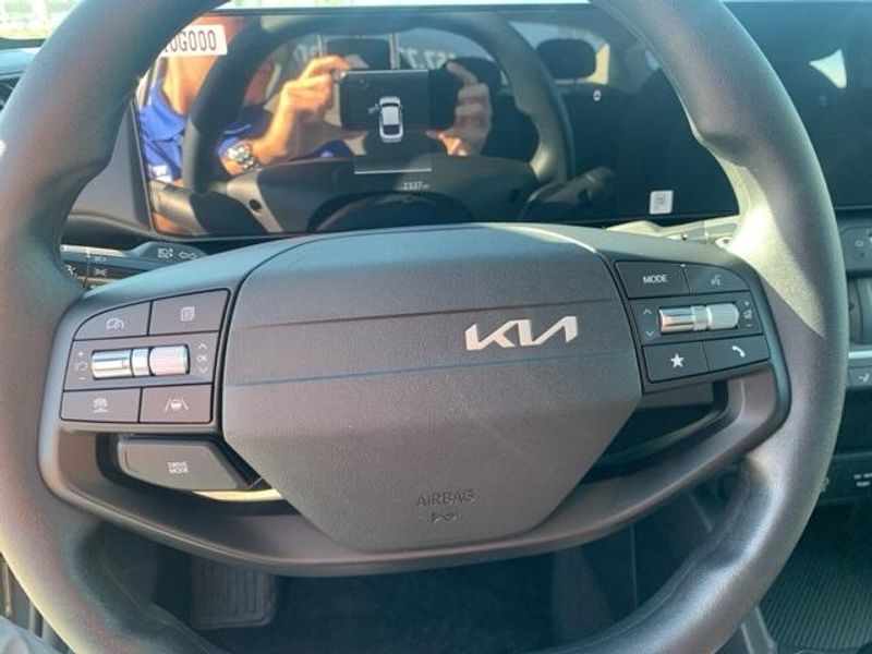 Used 2025 Kia K4 LXSImage 9