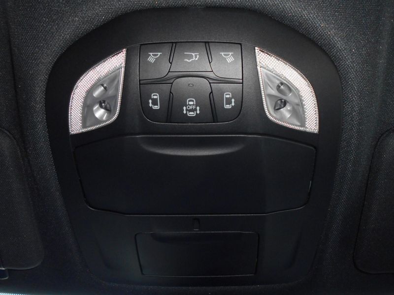 2025 Chrysler Voyager LxImage 15