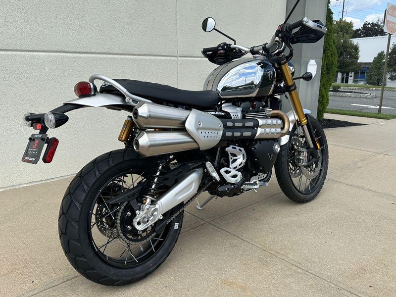 2023 Triumph SCRAMBLER 1200 XE in a CHROME / BROOKLANDS GREEN exterior color. Cross Country Powersports 732-491-2900 crosscountrypowersports.com 