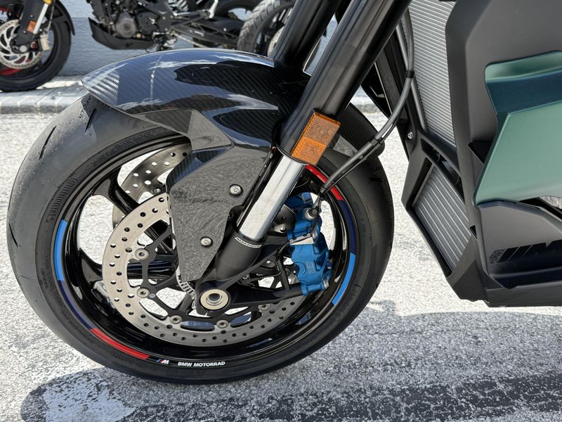 2026 BMW M 1000 XR