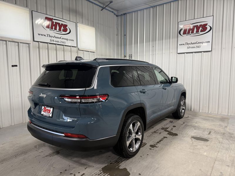 New 2026 Jeep Grand Cherokee L Limited 4x4Image 3