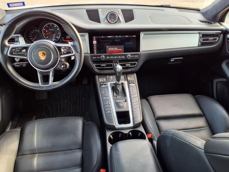 2021 Porsche Macan TurboImage 4