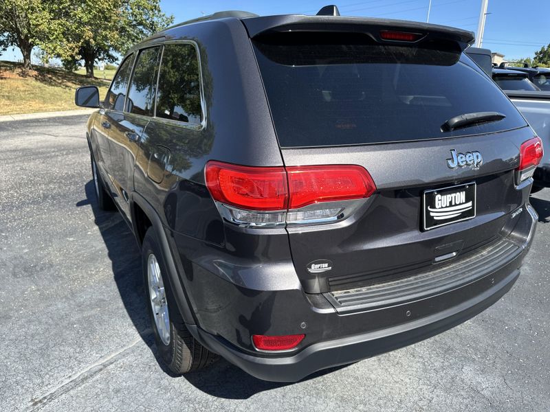 Used 2018 Jeep Grand Cherokee Laredo EImage 9