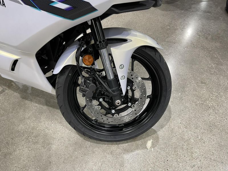 New 2025 Yamaha YZF-R3 ABS Image 15