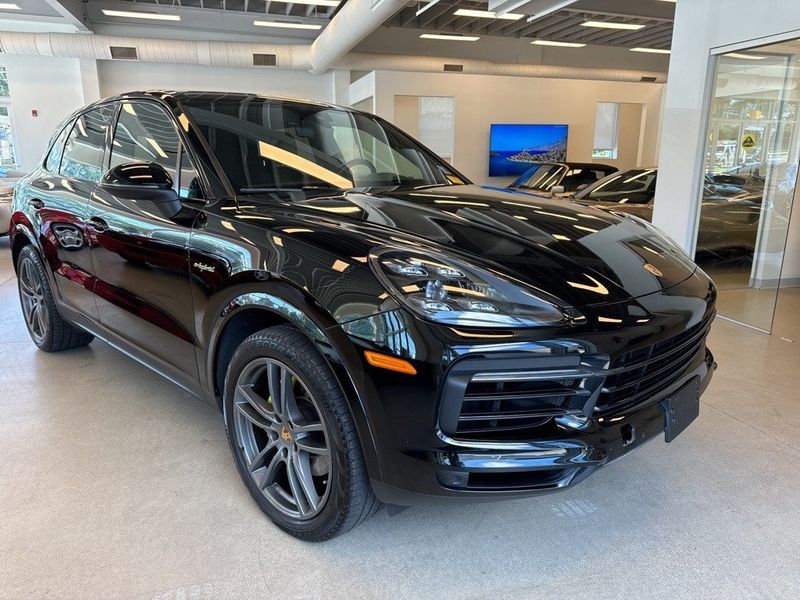 2021 Porsche Cayenne E-Hybrid BaseImage 3