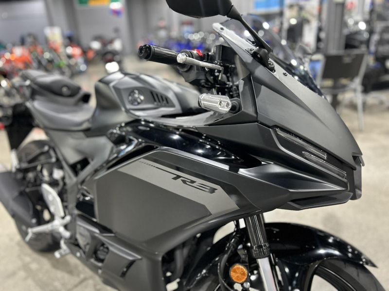 Used 2025 Yamaha YZF-R3 ABS Image 20
