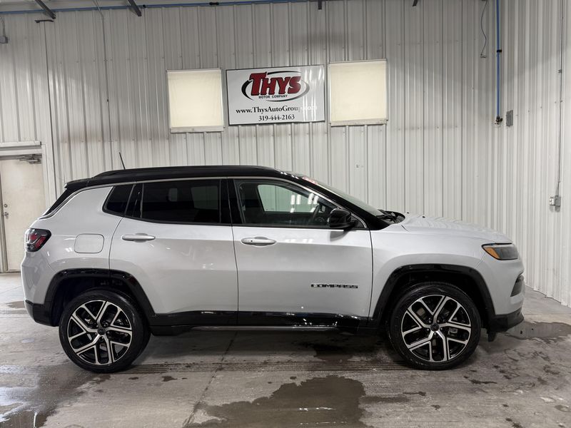 Used 2025 Jeep Compass LimitedImage 2