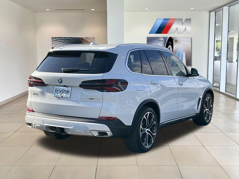 2025 BMW X5 xDrive50eImage 8