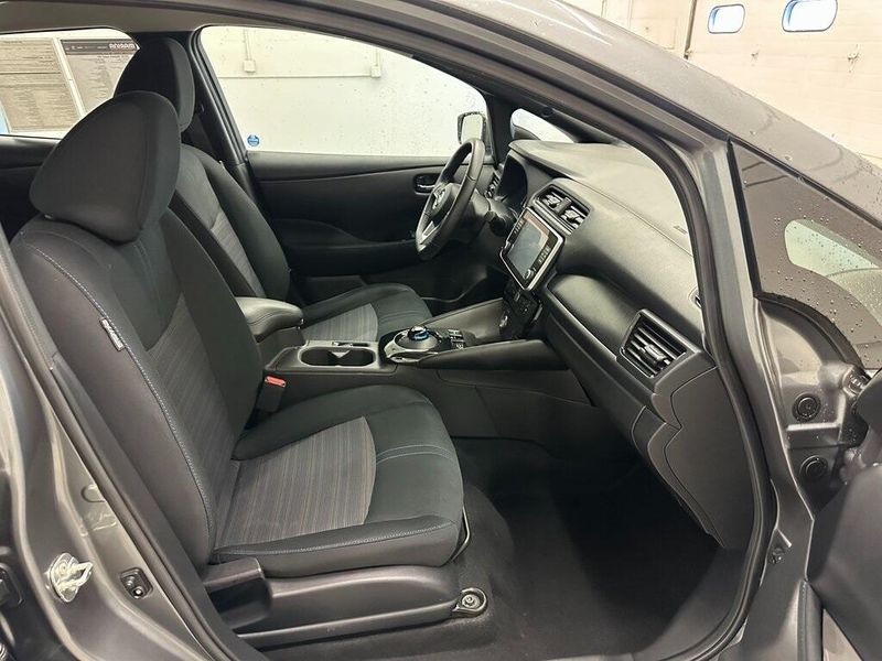 2020 Nissan Leaf SVImage 29