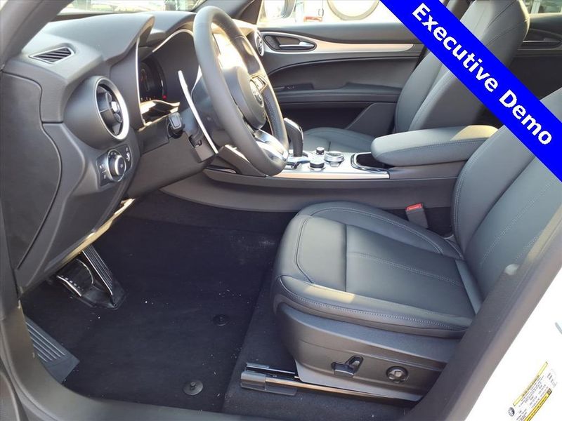 New 2025 Alfa Romeo Stelvio AWDImage 13