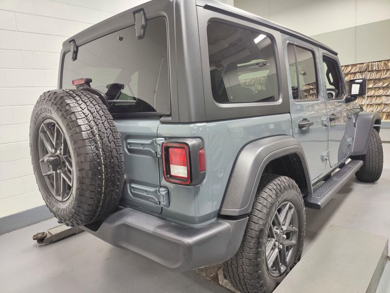 2024 Jeep Wrangler Sport S 3.6L 4x4 w/ ConvenienceImage 11