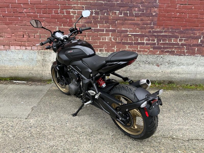2027 Triumph TRIDENT 800
