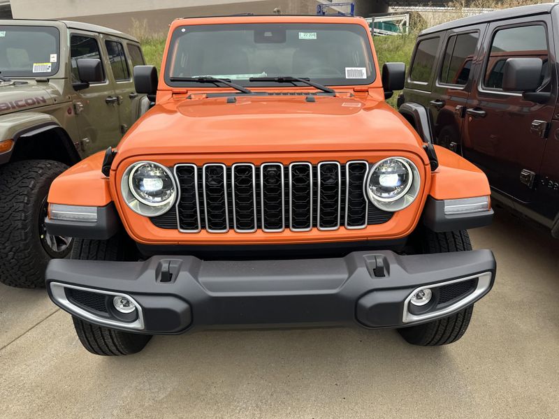 New 2025 Jeep Wrangler 4-door SaharaImage 2