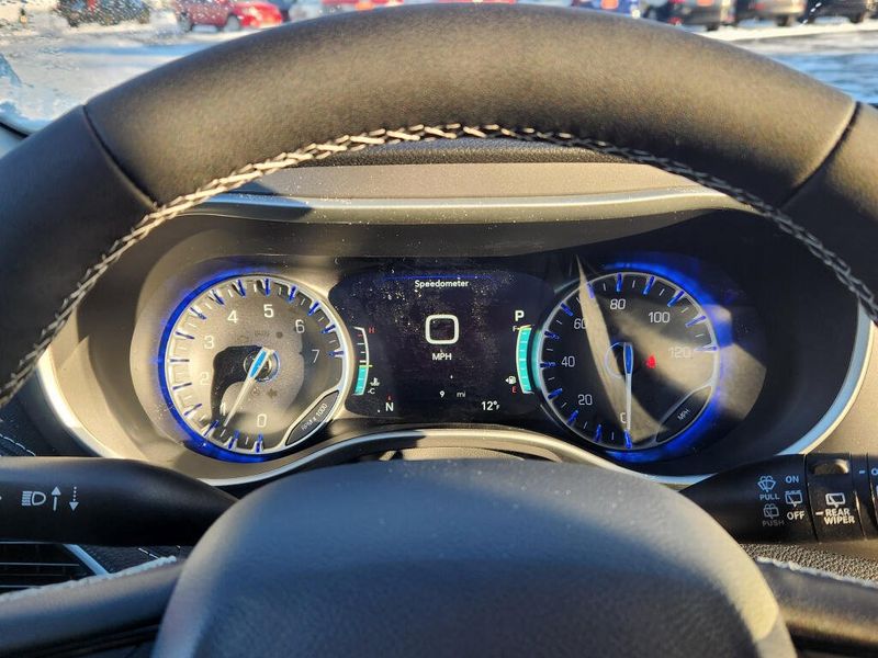 New 2026 Chrysler Pacifica Select