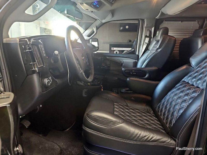 Used 2025 GMC Savana Cargo Image 9