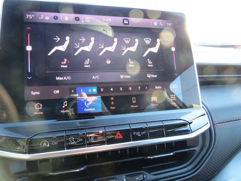 Used 2025 Jeep Compass Trailhawk 4x4 4dr SUVImage 22