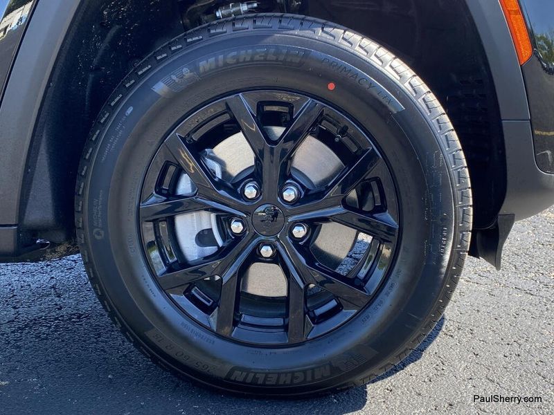 New 2026 Jeep Grand Cherokee L Laredo Altitude 4x4